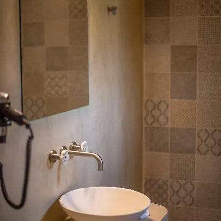 Ippola Boutique Hotel 4*