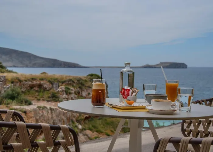 Ippola Boutique Érimos