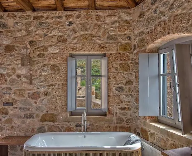 Ippola Boutique 4* Érimos